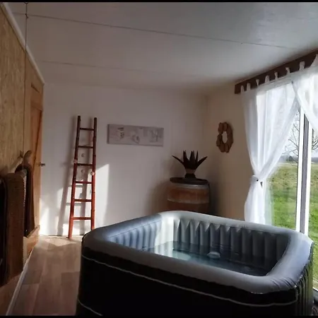 Roulotte A La Campagne Avec Son A * Cabariot