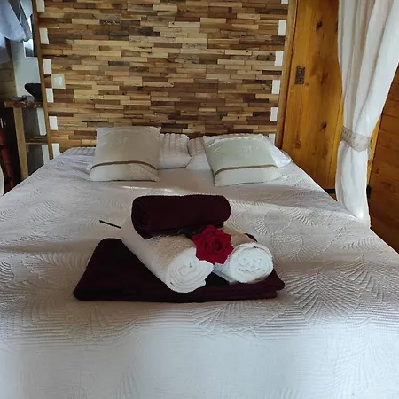 Roulotte A La Campagne Avec Son A * Cabariot