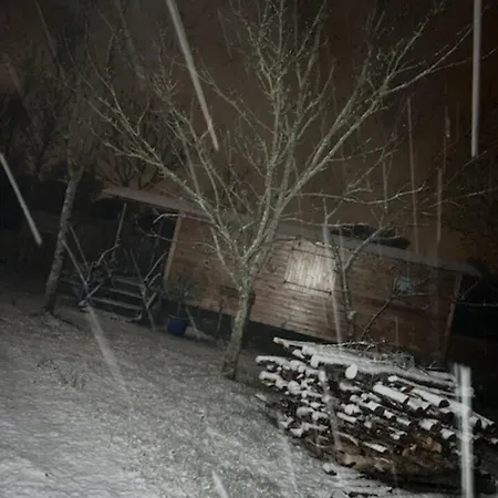 Roulotte A La Campagne Avec Son A Cabariot