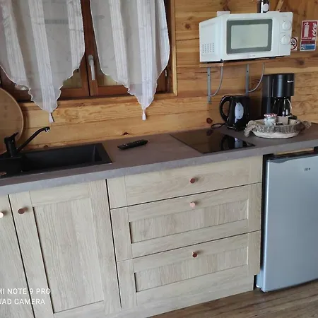 Roulotte A La Campagne Avec Son A Cabariot