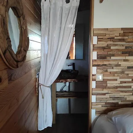 Roulotte A La Campagne Avec Son A