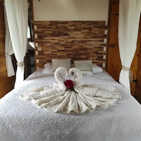 Roulotte A La Campagne Avec Son A Cabariot