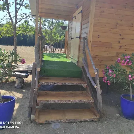 Roulotte A La Campagne Avec Son A *