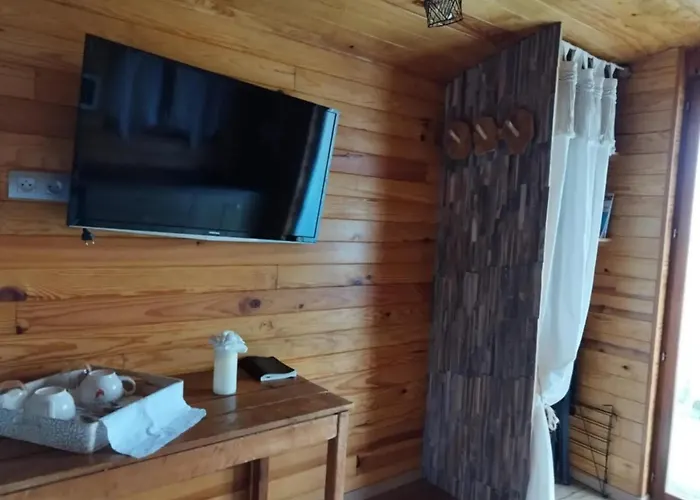 Roulotte A La Campagne Avec Son A * Cabariot