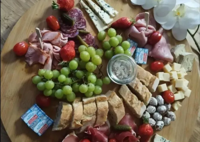 Roulotte A La Campagne Avec Son A Cabariot