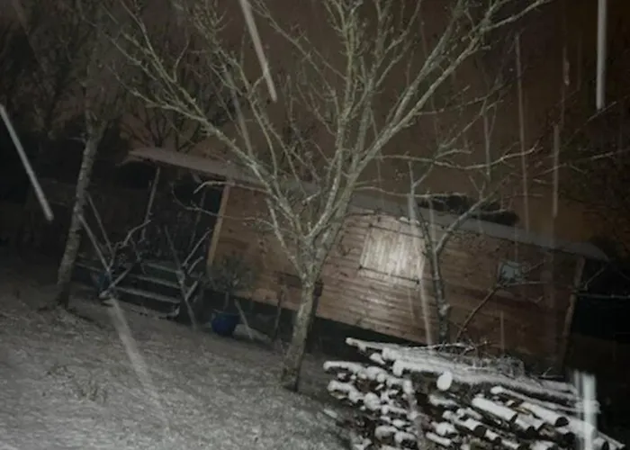 Roulotte A La Campagne Avec Son A Cabariot