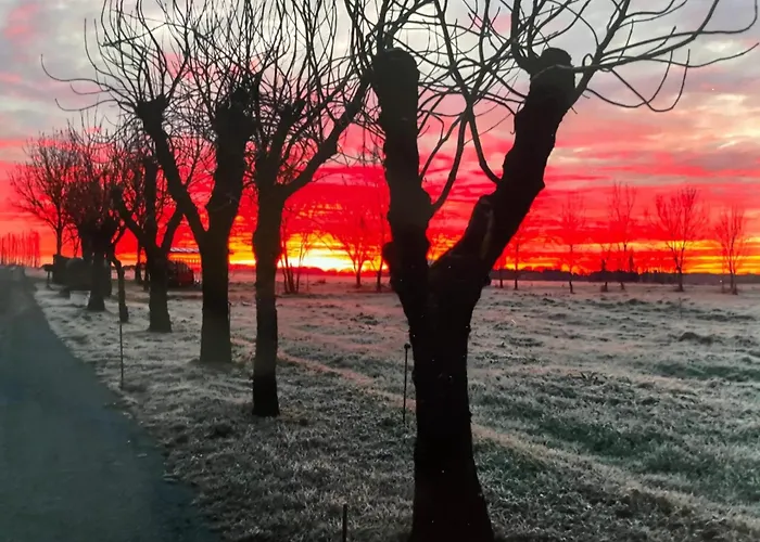 Roulotte A La Campagne Avec Son A Cabariot